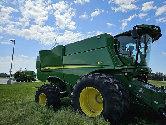 Image of John Deere S790 equipment image 1