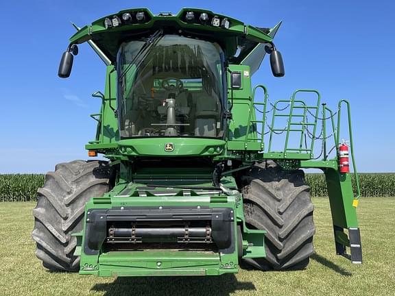 Image of John Deere S790 equipment image 1