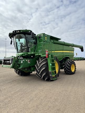 Image of John Deere S790 equipment image 1
