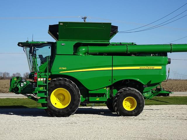 Image of John Deere S790 equipment image 1