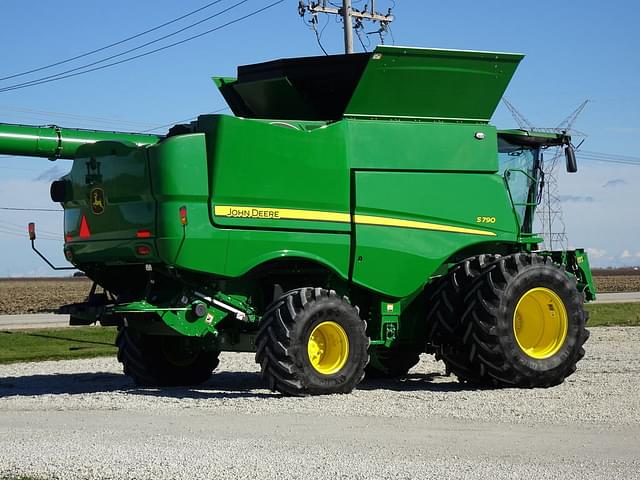 Image of John Deere S790 equipment image 4