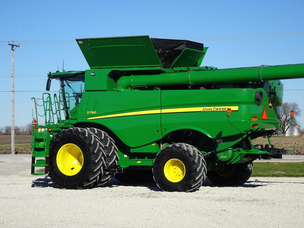 Image of John Deere S790 Primary image