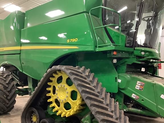 Image of John Deere S790 equipment image 1