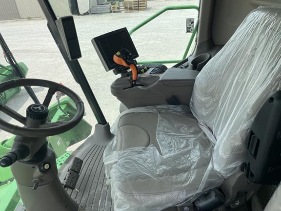 Image of John Deere S790 equipment image 2