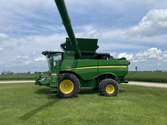Image of John Deere S790 equipment image 4