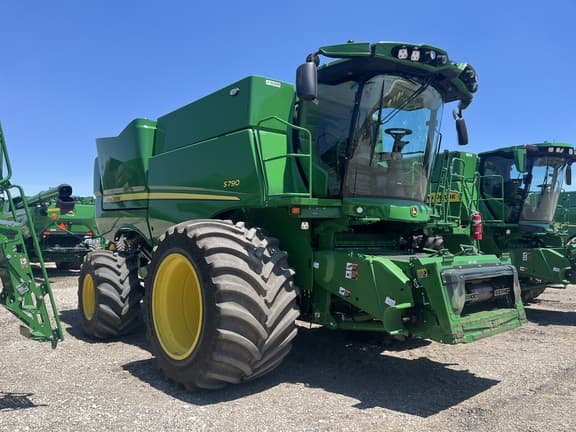 Image of John Deere S790 equipment image 1