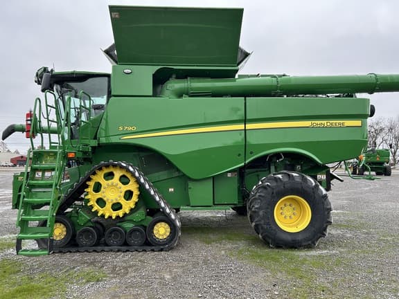 Image of John Deere S790 equipment image 1