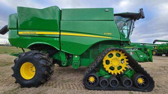 2023 John Deere S790 Equipment Image0