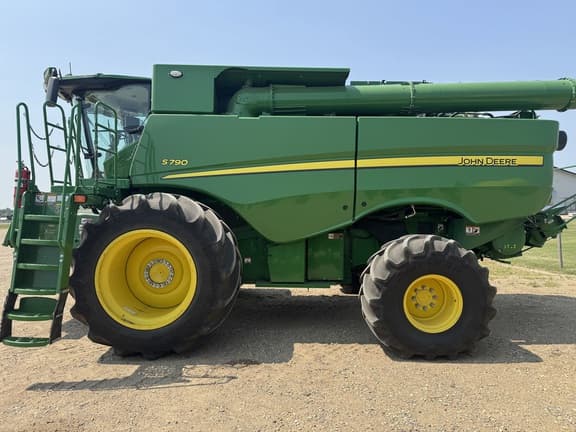 Image of John Deere S790 equipment image 1