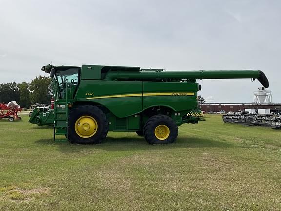 Image of John Deere S790 equipment image 1