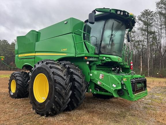 Image of John Deere S790 equipment image 1