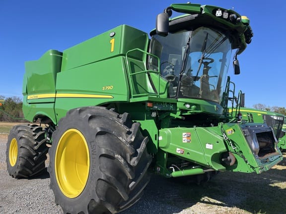 2023 John Deere S790 Equipment Image0
