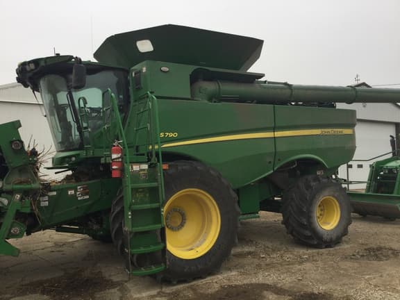 Image of John Deere S790 equipment image 2