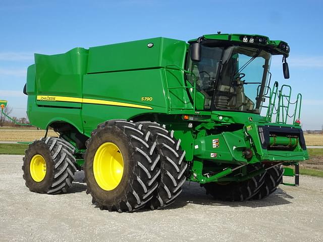 Image of John Deere S790 equipment image 1