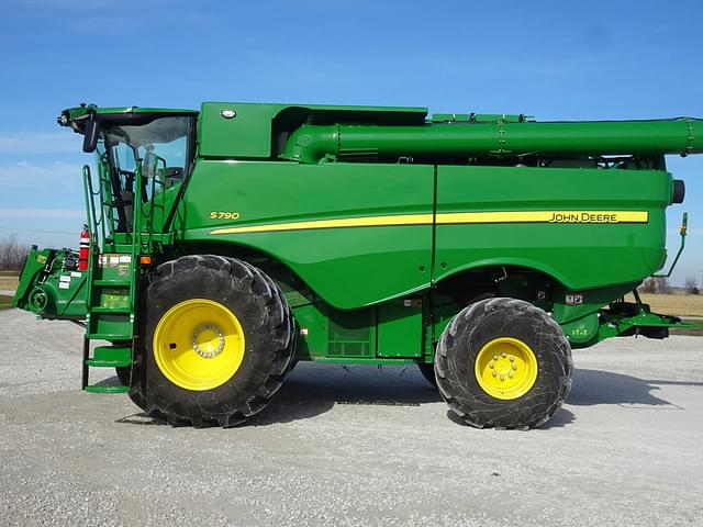 Image of John Deere S790 equipment image 2