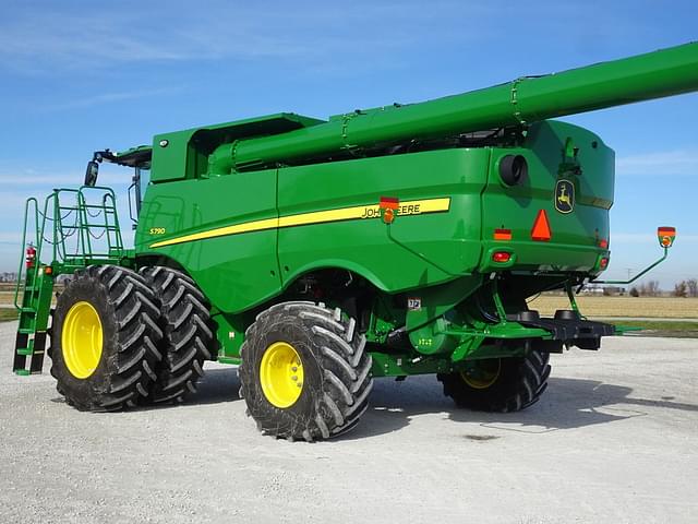 Image of John Deere S790 equipment image 4