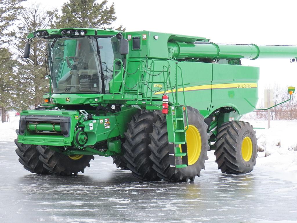 Image of John Deere S790 Primary image