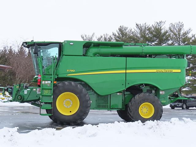 Image of John Deere S790 equipment image 1