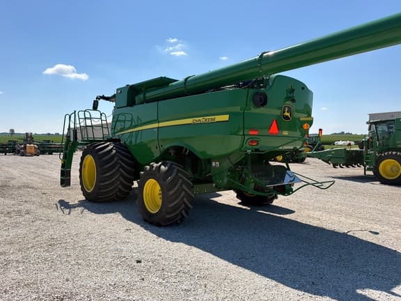 Image of John Deere S790 equipment image 2