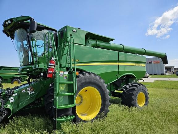 Image of John Deere S790 Primary image