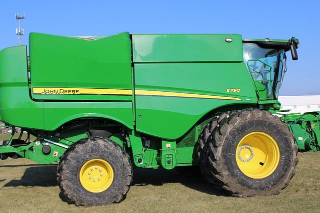 Image of John Deere S790 equipment image 3