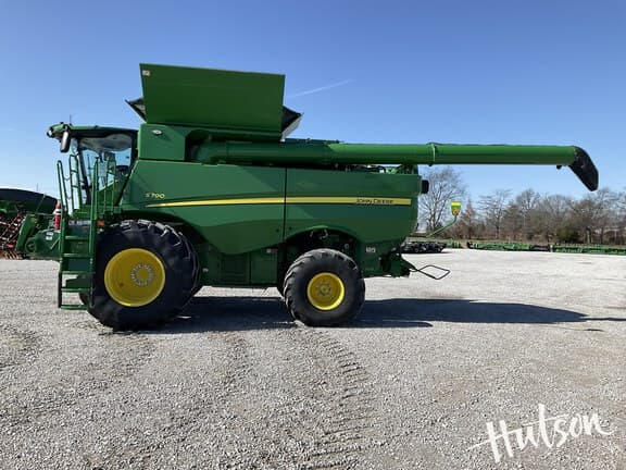 Image of John Deere S790 equipment image 4