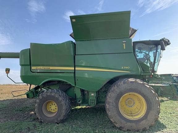 Image of John Deere S790 Image 1