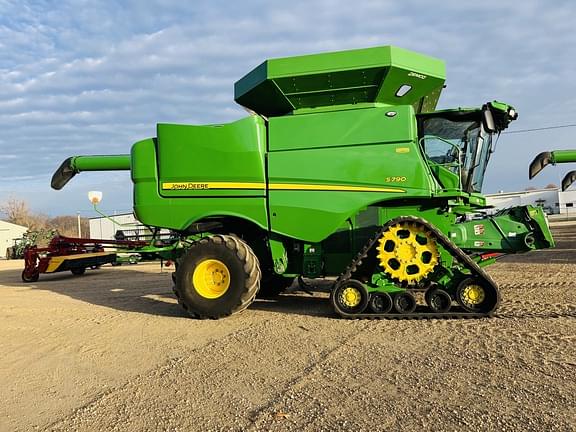 Image of John Deere S790 equipment image 1