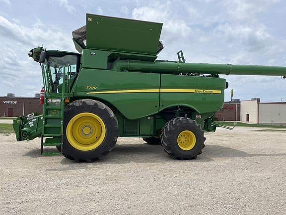 Image of John Deere S790 equipment image 1