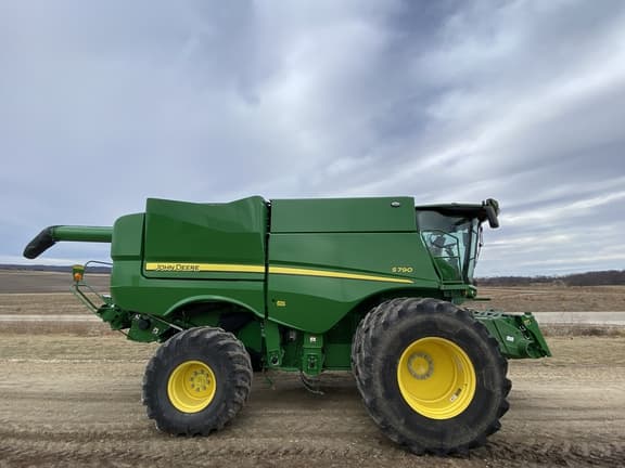 Image of John Deere S790 equipment image 3