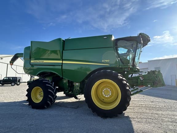 Image of John Deere S790 equipment image 4