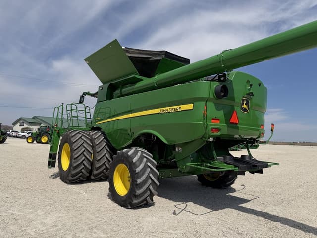 Image of John Deere S790 equipment image 3