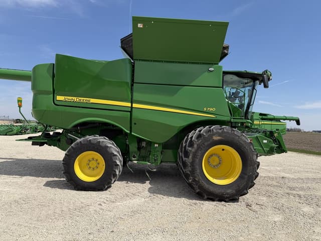 Image of John Deere S790 equipment image 4