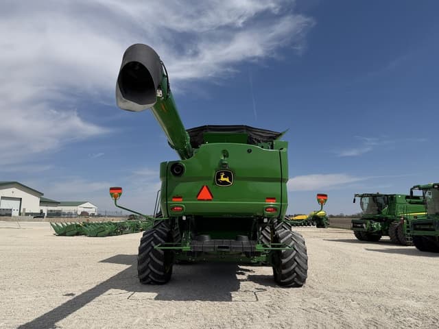 Image of John Deere S790 equipment image 4