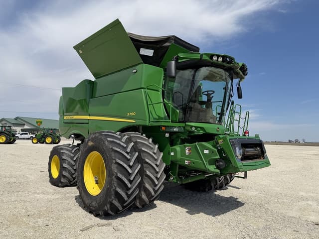 Image of John Deere S790 equipment image 1