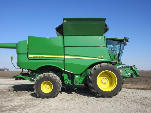 Image of John Deere S790 equipment image 1