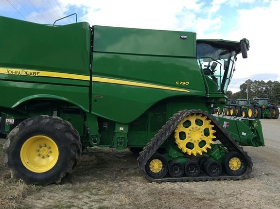 Image of John Deere S790 equipment image 1