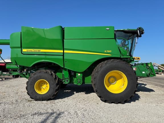 Image of John Deere S790 equipment image 2