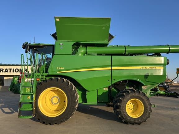 Image of John Deere S790 equipment image 1