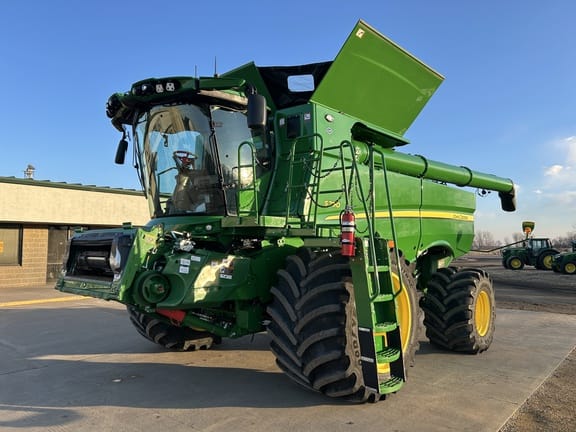 2023 John Deere S790 Equipment Image0