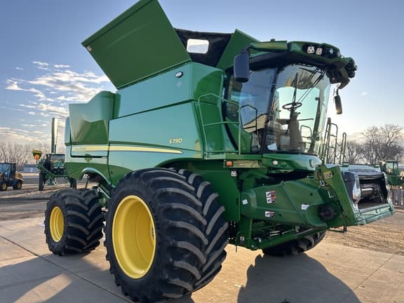 Image of John Deere S790 Primary image