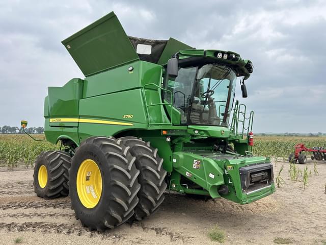 Image of John Deere S790 equipment image 2