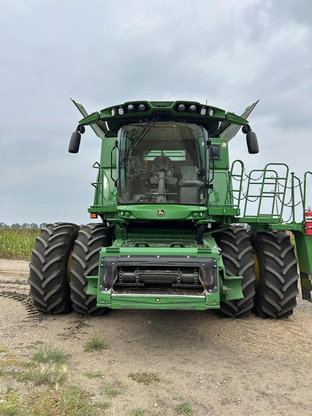 Image of John Deere S790 equipment image 1
