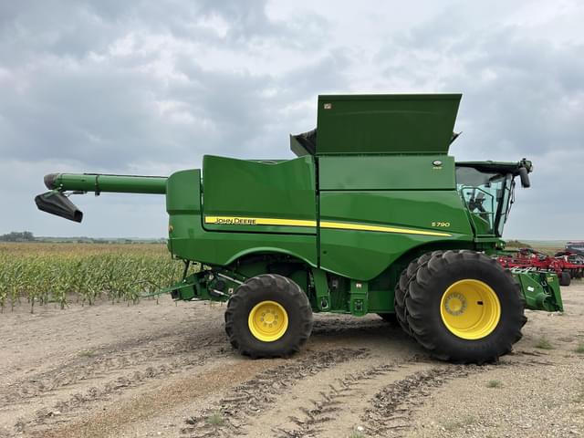 Image of John Deere S790 equipment image 3