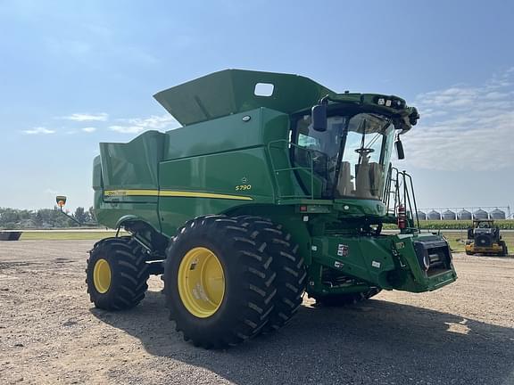 Image of John Deere S790 equipment image 1