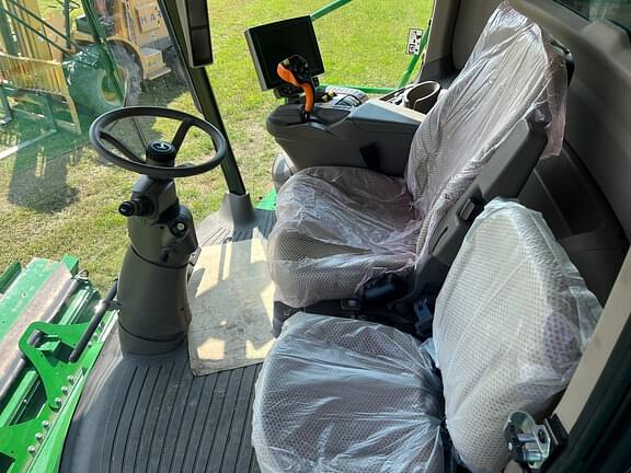 Image of John Deere S790 equipment image 4