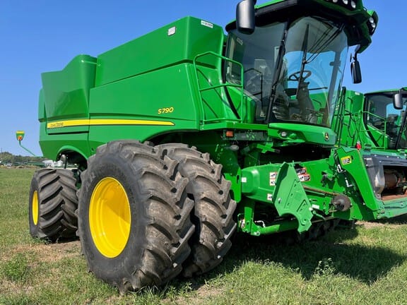 2023 John Deere S790 Equipment Image0