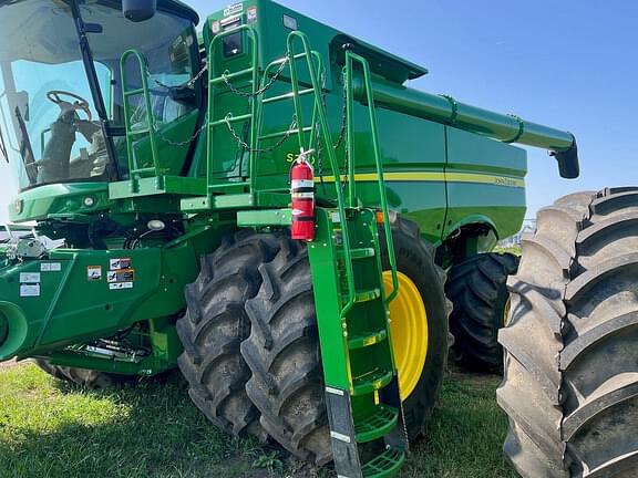 Image of John Deere S790 equipment image 2