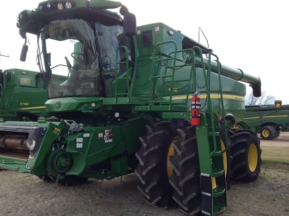 2023 John Deere S790 Equipment Image0
