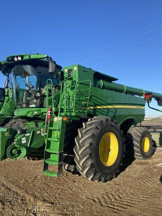 Image of John Deere S790 equipment image 1
